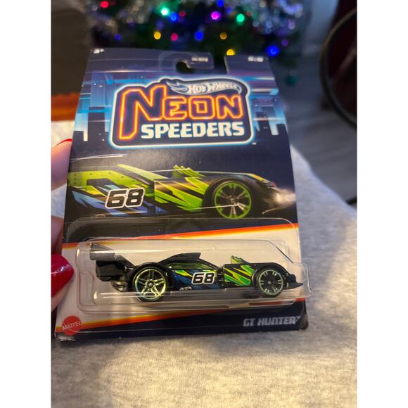 HW12 2022 HOT WHEELS NEON SPEEDERS GT HUNTER MSRP $10 - Picture 1 of 2